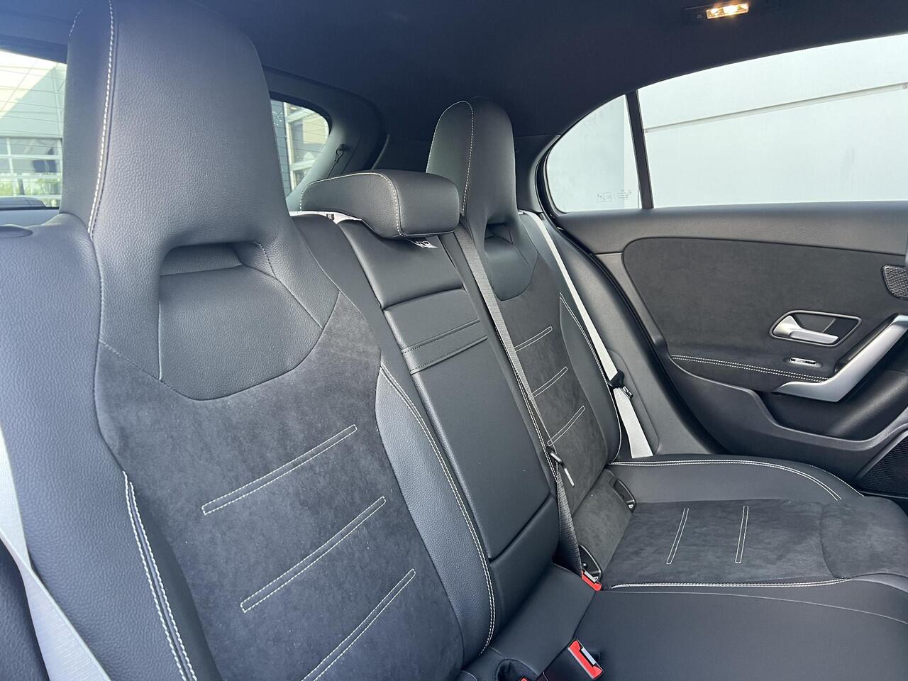 Mercedes-Benz A-KLASSE 180 Business Solution AMG | AMG Plus Pakket | Night Pakket | Panoramadak | Elektrisch Verstelbare Stoelen + Memory | 360° Camera | Head-up Display | Dodehoekassistent | Advanced Sound System | Stoelverwarming | Apple CarPlay | Android Auto