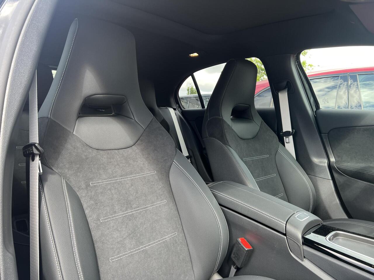 Mercedes-Benz A-KLASSE 180 Business Solution AMG | AMG Plus Pakket | Night Pakket | Panoramadak | Elektrisch Verstelbare Stoelen + Memory | 360° Camera | Head-up Display | Dodehoekassistent | Advanced Sound System | Stoelverwarming | Apple CarPlay | Android Auto