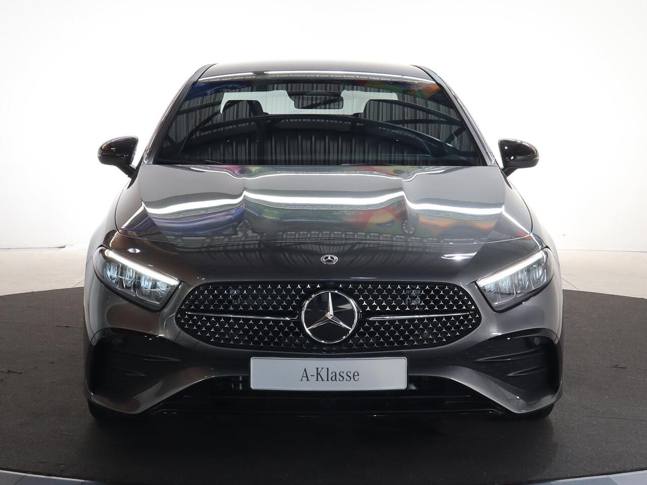 Mercedes-Benz A-KLASSE 180 Star Edition AMG Line | Night | Achteruitrijcamera | Dodehoekassistent |