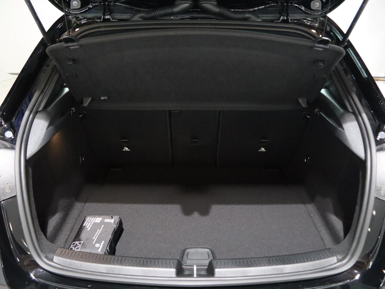 Mercedes-Benz A-KLASSE 180 Business Solution | Dodehoekassistent | Achteruitrijcamera | Apple CarPlay