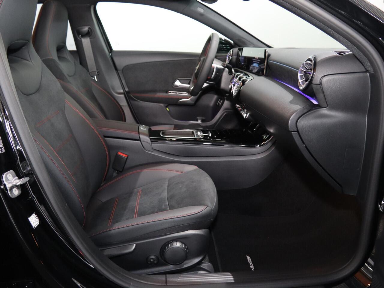 Mercedes-Benz A-KLASSE 250e Business Solution AMG | Panoramaschuifdak | Night | Achteruitrijcamera| Stoelverwarming voor | LED koplampen |