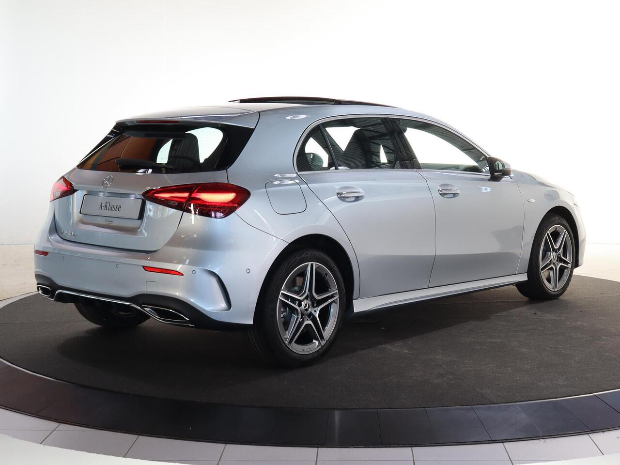 Mercedes-Benz A-KLASSE 250e Business Solution AMG | Panoramaschuifdak | Night pakket | Achteruitrijcamera | Stoelverwarming | MULTIBEAM LED |