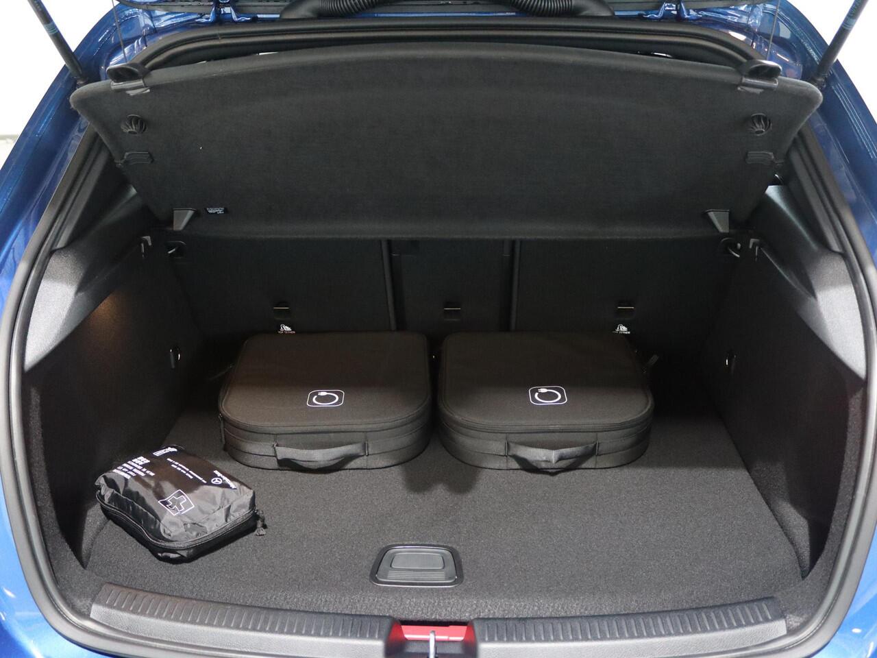 Mercedes-Benz A-KLASSE 250 e Star Edition AMG Line | AMG Line Plus | Panoramaschuifdak | Head-up display | Multibeam LED | Elektrisch voorstoelen met geheugen |