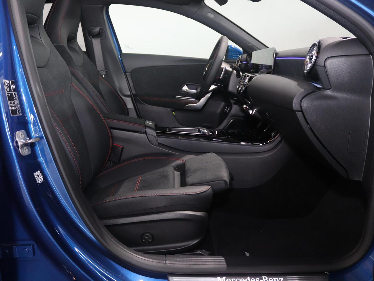 Mercedes-Benz A-KLASSE 250 e Star Edition AMG Line | AMG Line Plus | Panoramaschuifdak | Head-up display | Multibeam LED | Elektrisch voorstoelen met geheugen |