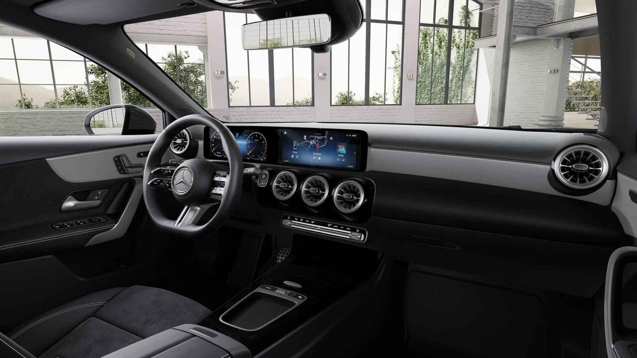 Mercedes-Benz A-KLASSE 180 Business Solution AMG | Panoramaschuifdak | AMG Line Plus pakket | 19"AMG-velgen | Head-up display | Dodehoekassistent |