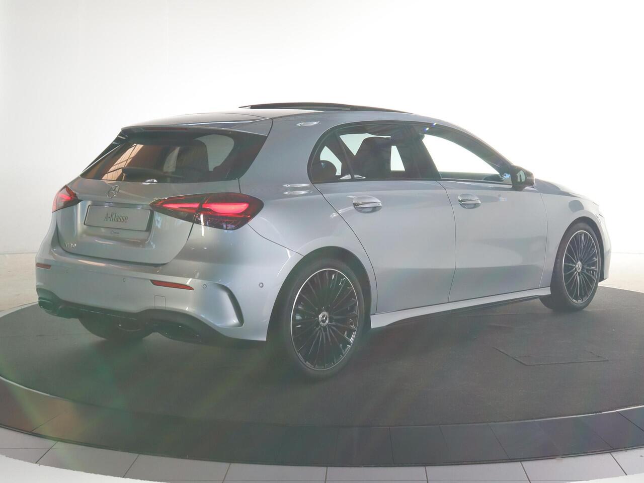 Mercedes-Benz A-KLASSE 180 Business Solution AMG | AMG Line Plus | Nightpakket | Panoramaschuifdak | Head-up display | Stoelverwarming voor| 360° camera | Dodehoekassistent |
