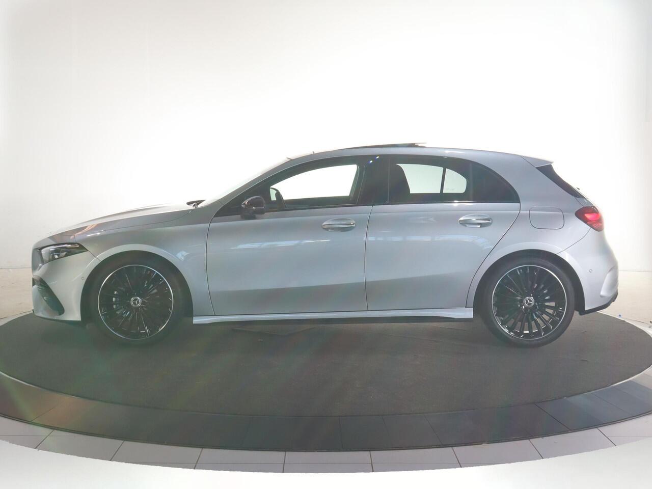 Mercedes-Benz A-KLASSE 180 Business Solution AMG | AMG Line Plus | Nightpakket | Panoramaschuifdak | Head-up display | Stoelverwarming voor| 360° camera | Dodehoekassistent |