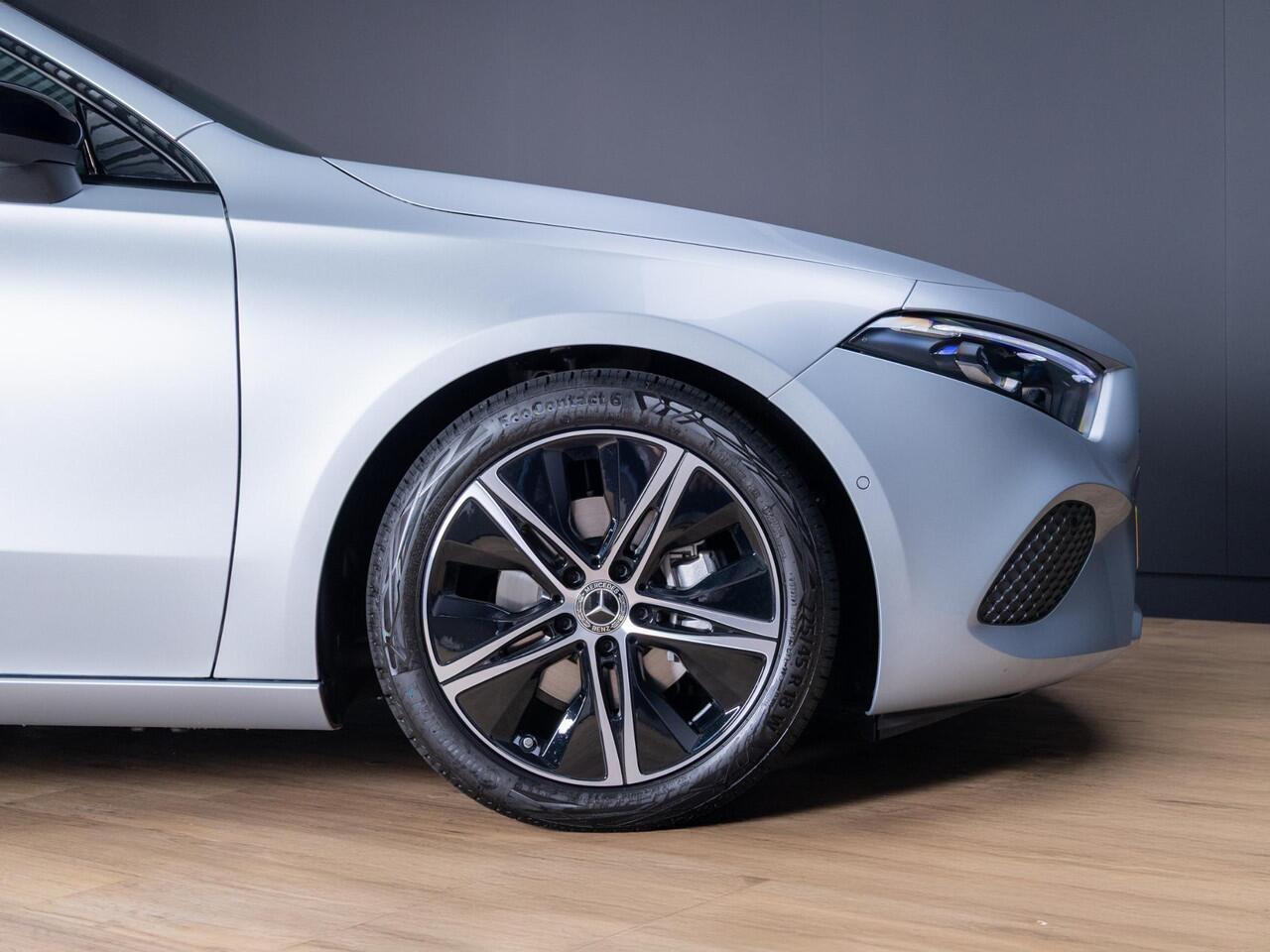 Mercedes-Benz A-KLASSE Hatchback 180 Business Solution Luxury Panorama dak