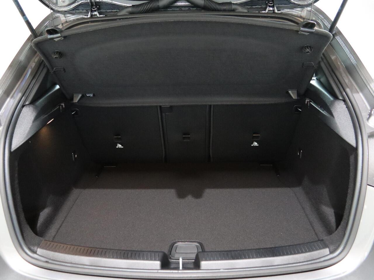 Mercedes-Benz A-KLASSE 180 Star Edition | Voorstoelen verwarmd | Achteruitrijcamera | LED-koplampen