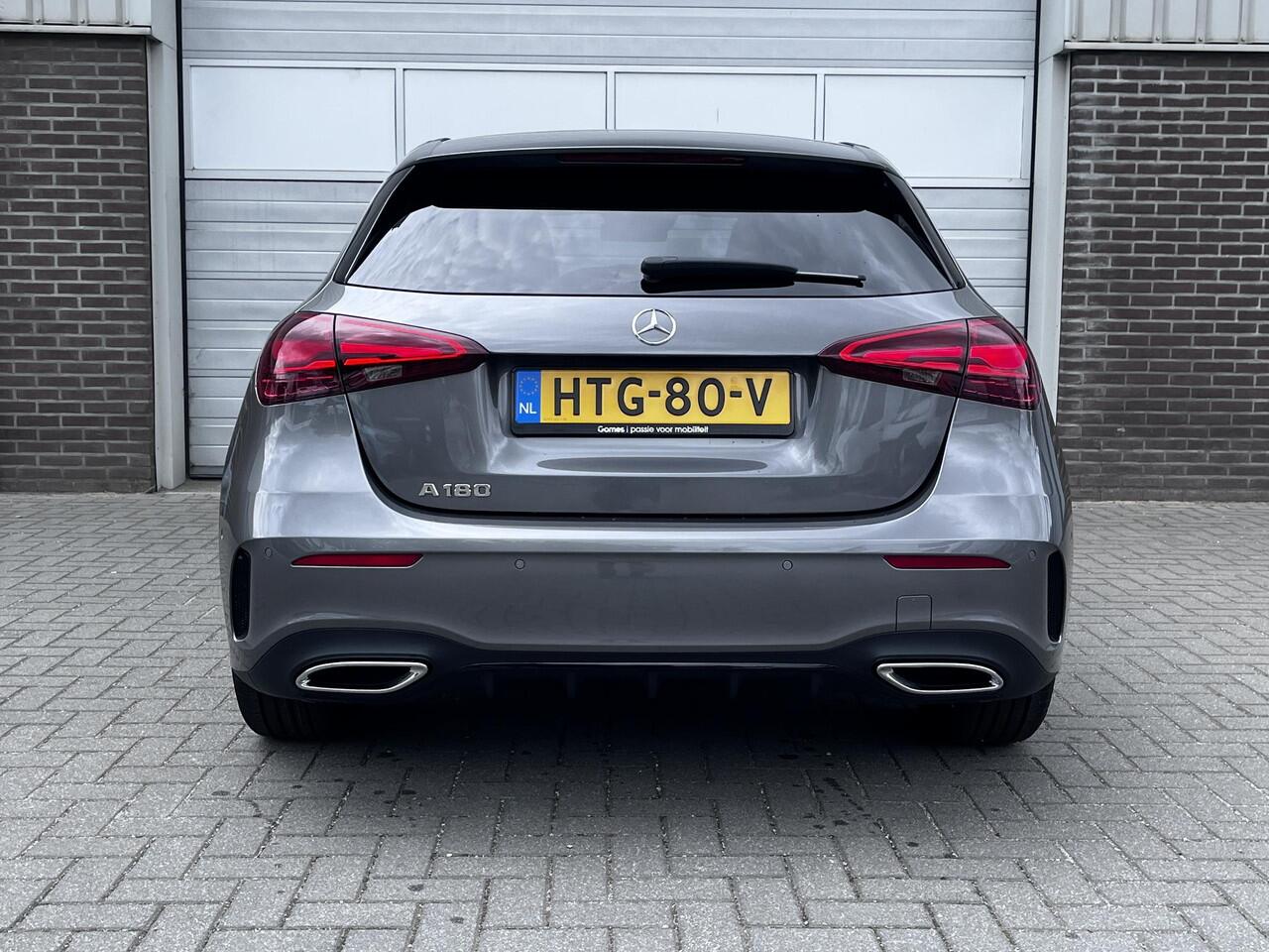 Mercedes-Benz A-KLASSE 180 Star Edition AMG | Night Pakket | Dodehoekassistent | Sierdelen Aluminium | Sfeerverlichting | Stoelverwarming | Parkeersensoren | Achteruitrijcamera | Elektrisch Inklapbare Buitenspiegels