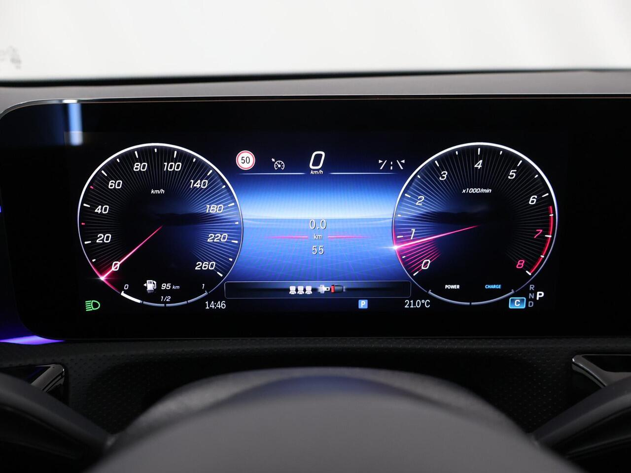 Mercedes-Benz A-KLASSE 180 Business Solution AMG | Panoramadak | Multibeam led | Nightpakket | Sfeerverlichting |