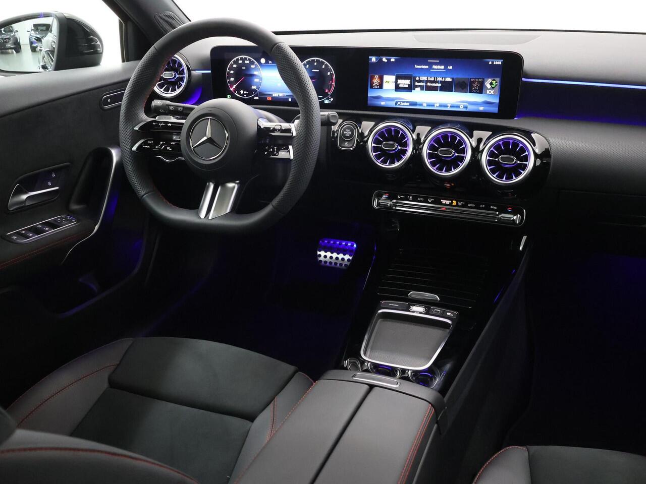 Mercedes-Benz A-KLASSE 180 Business Solution AMG | Panoramadak | Multibeam led | Nightpakket | Sfeerverlichting |
