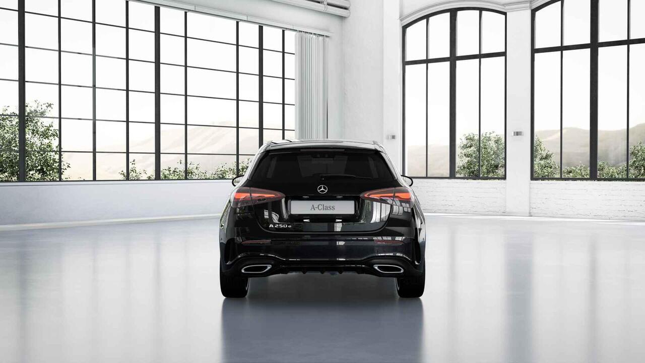 Mercedes-Benz A-KLASSE 250e Business Solution AMG | Panoramaschuifdak | Stoelverwarming | Achteruitrijcamera | MULTIBEAM LED | Night Pakket |