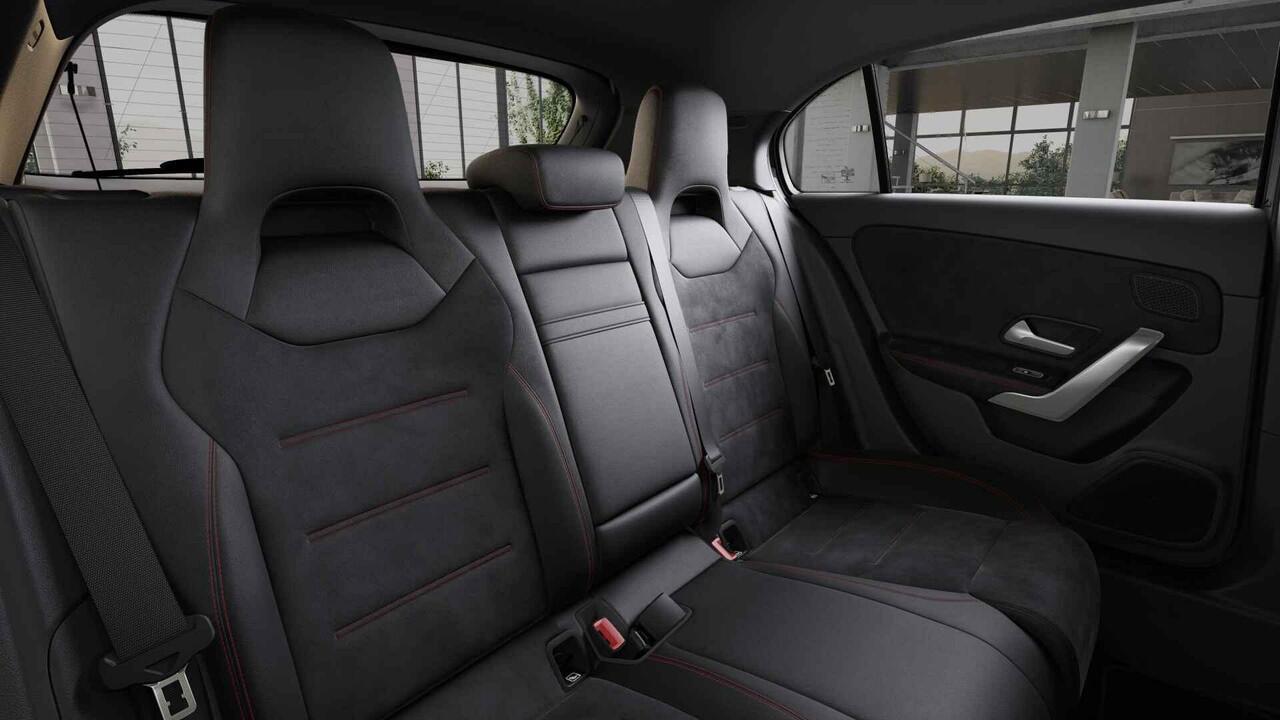 Mercedes-Benz A-KLASSE 180 Business Solution AMG | Panoramaschuifdak | Premium Plus pakket | Dodehoekassistent | Head-up display | 19-inch Zwarte AMG Velgen