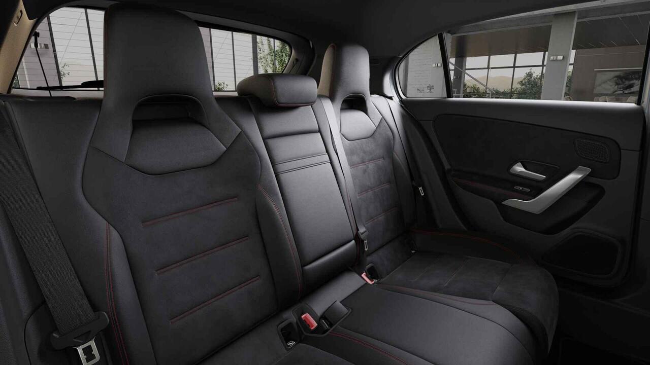 Mercedes-Benz A-KLASSE 180 Business Solution AMG | Panoramaschuifdak | Premium Plus pakket | Stoelverwarming | Achteruitrijcamera | MULTIBEAM LED |