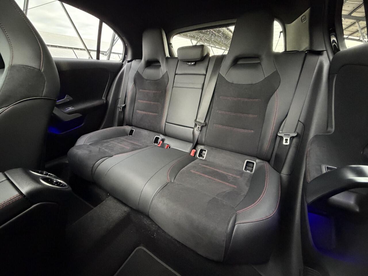 Mercedes-Benz A-KLASSE 250e Business Solution AMG | Panoramaschuifdak | Stoelverwarming | Achteruitrijcamera | MULTIBEAM LED |