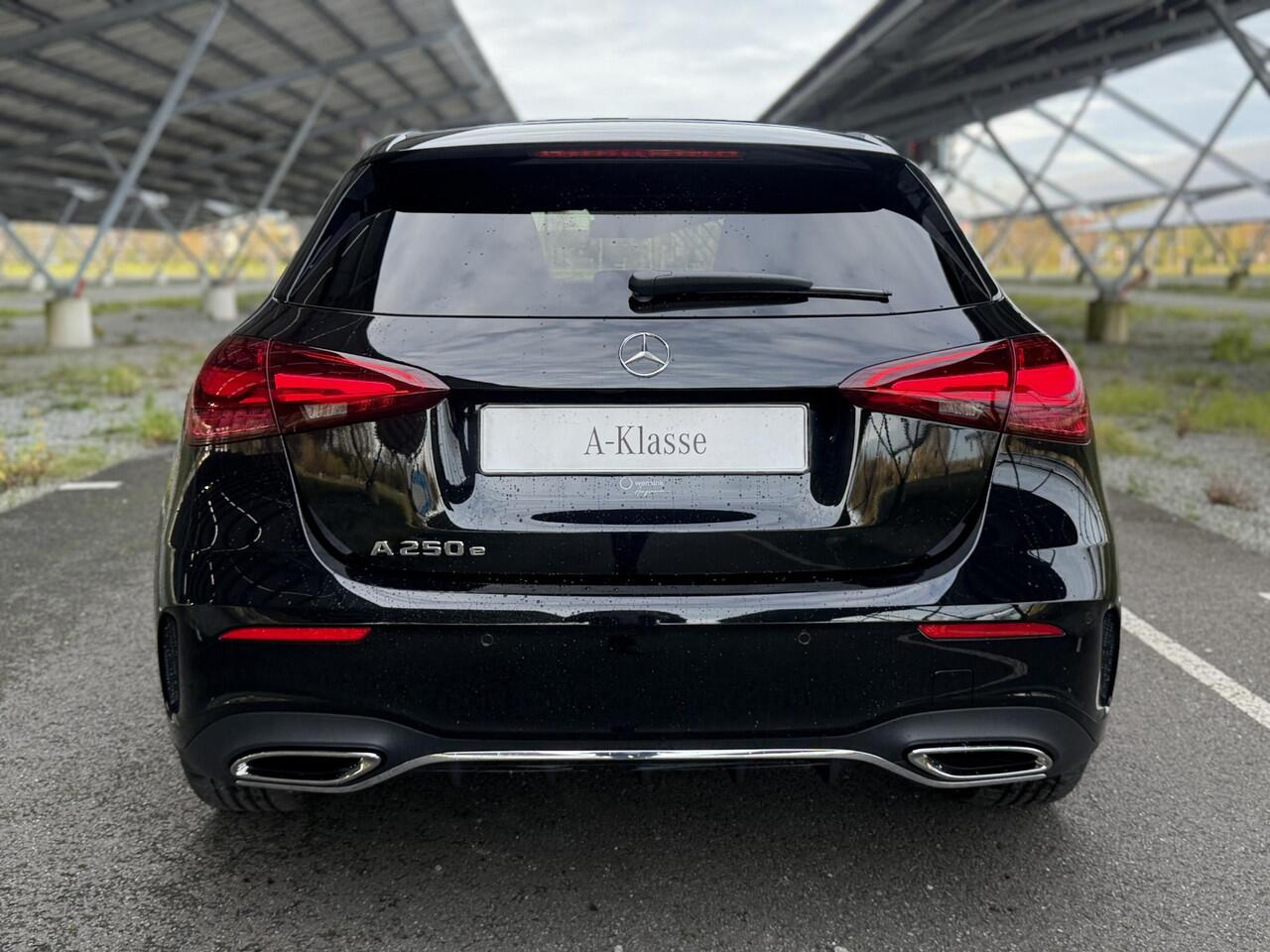 Mercedes-Benz A-KLASSE 250e Business Solution AMG | Panoramaschuifdak | Stoelverwarming | Achteruitrijcamera | MULTIBEAM LED |