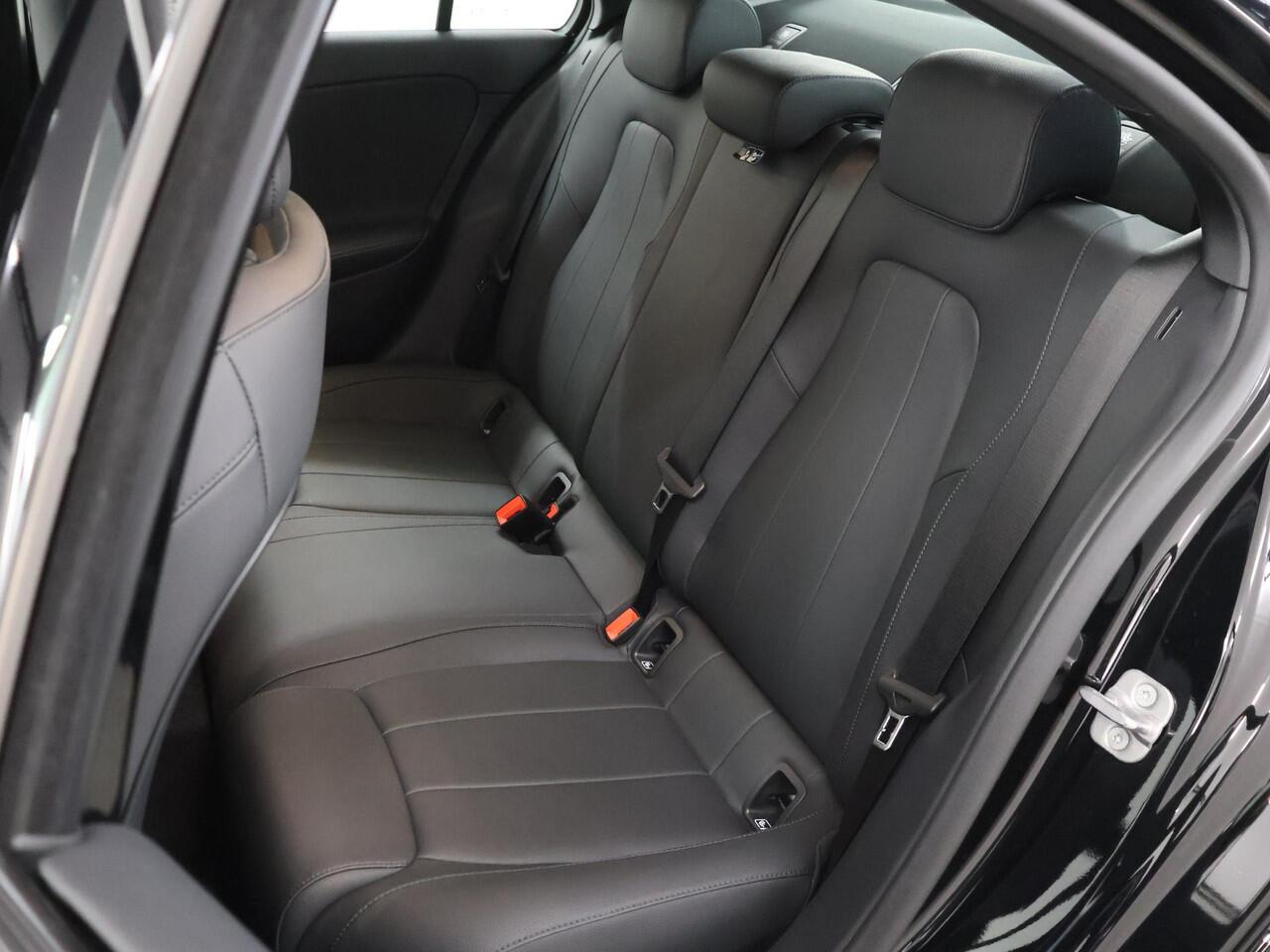 Mercedes-Benz A-KLASSE 180 Limousine Business Solution Luxury | Stoelverwarming | Led koplampen | Navigatie