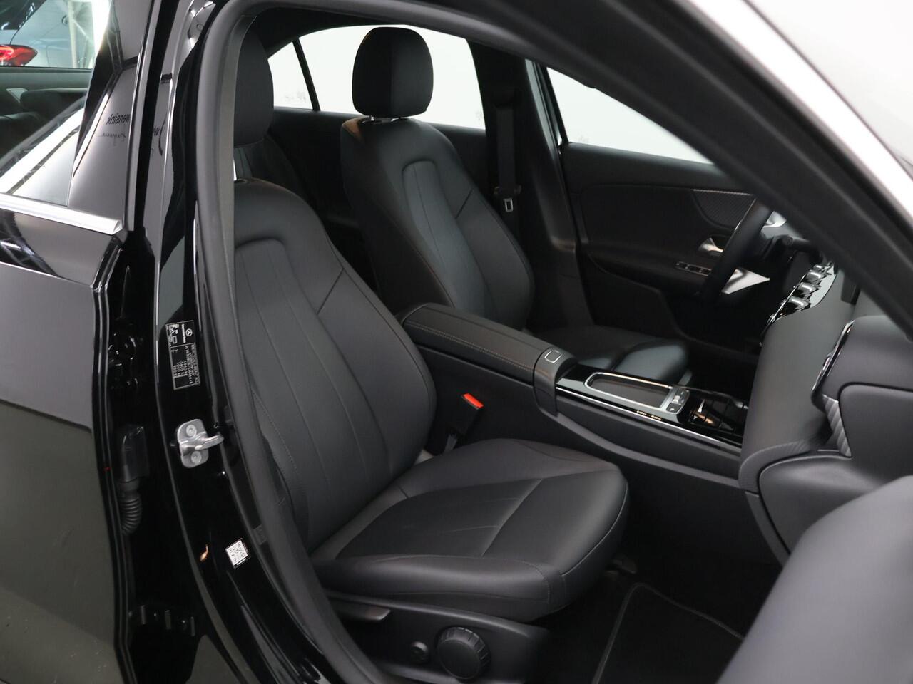 Mercedes-Benz A-KLASSE 180 Limousine Business Solution Luxury | Stoelverwarming | Led koplampen | Navigatie