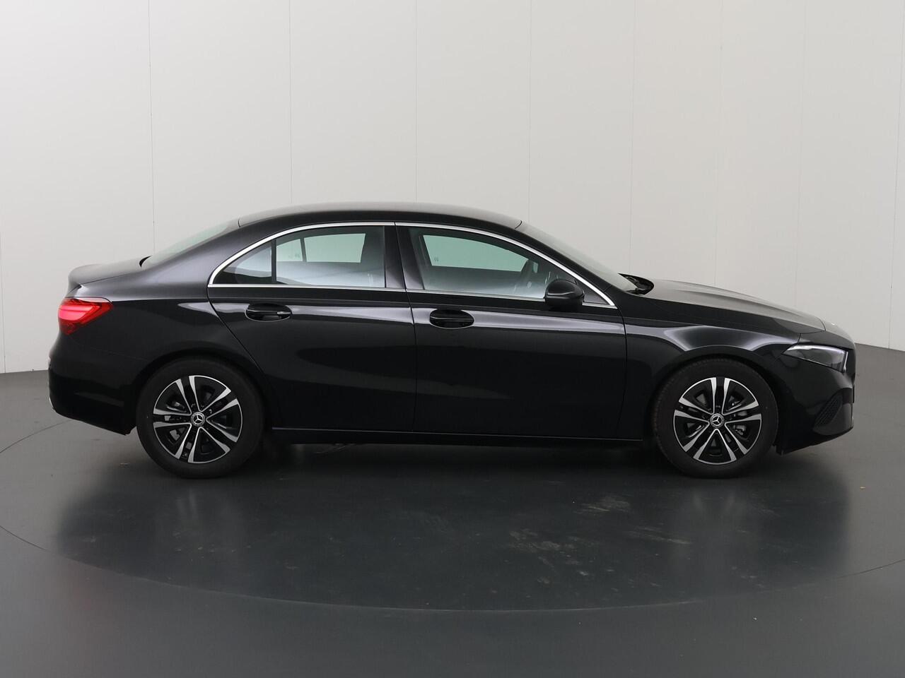 Mercedes-Benz A-KLASSE 180 Limousine Business Solution Luxury | Stoelverwarming | Led koplampen | Navigatie