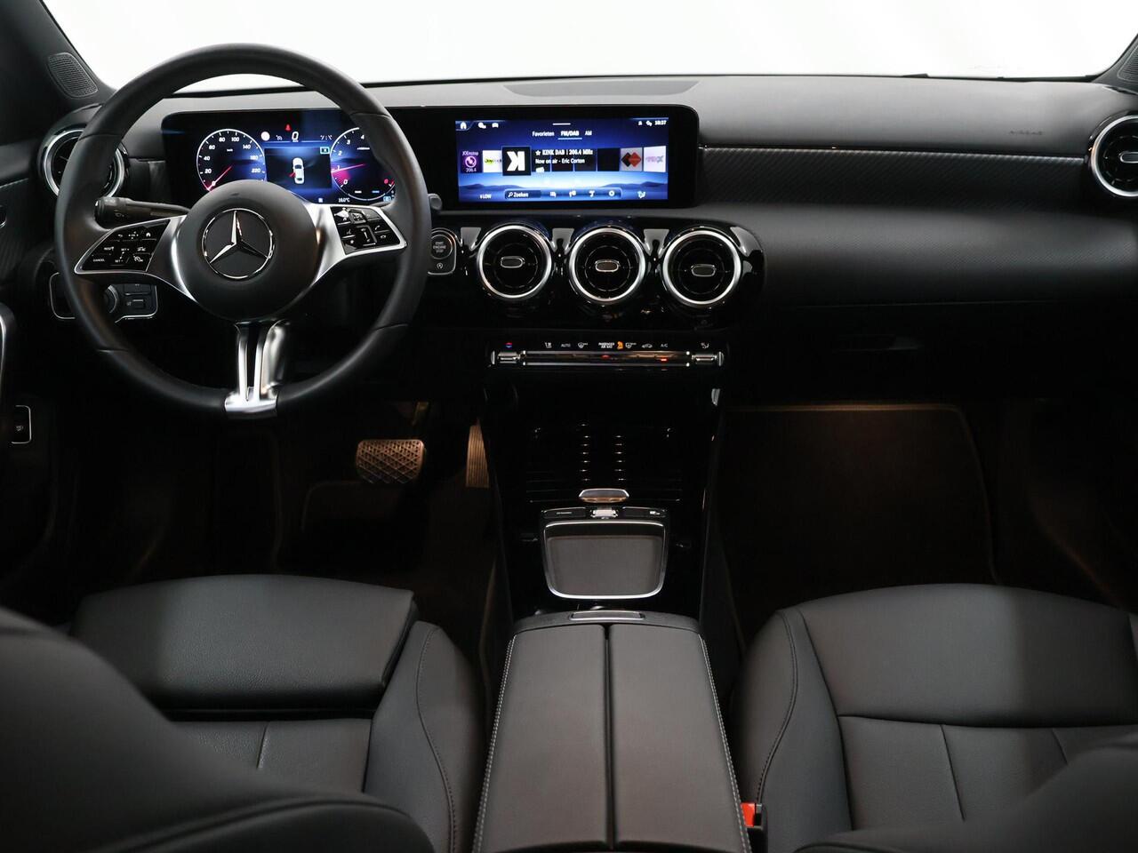 Mercedes-Benz A-KLASSE 180 Limousine Business Solution Luxury | Stoelverwarming | Led koplampen | Navigatie