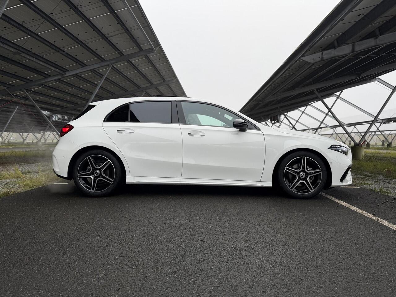 Mercedes-Benz A-KLASSE 180 Business Solution AMG | Night | Panoramadak | Sfeerverlichting | Stoelverwarming | Parkeercamera |