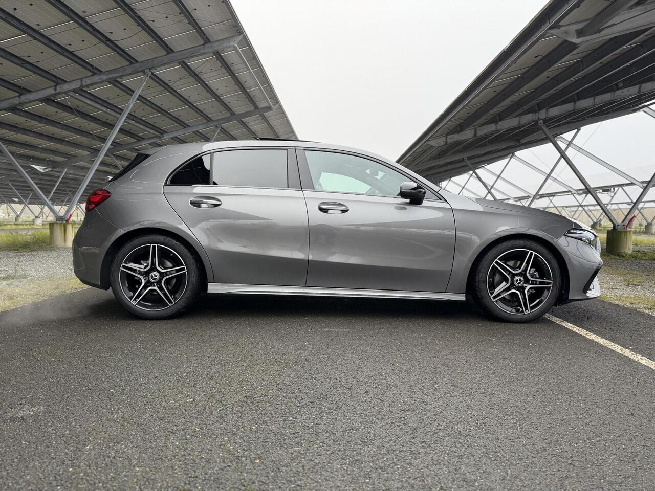 Mercedes-Benz A-KLASSE 180 Business Solution AMG | Night | Panoramaschuifdak | Sfeerverlichting | Achteruitrijcamera | MULTIBEAM LED | Stoelverwarming |