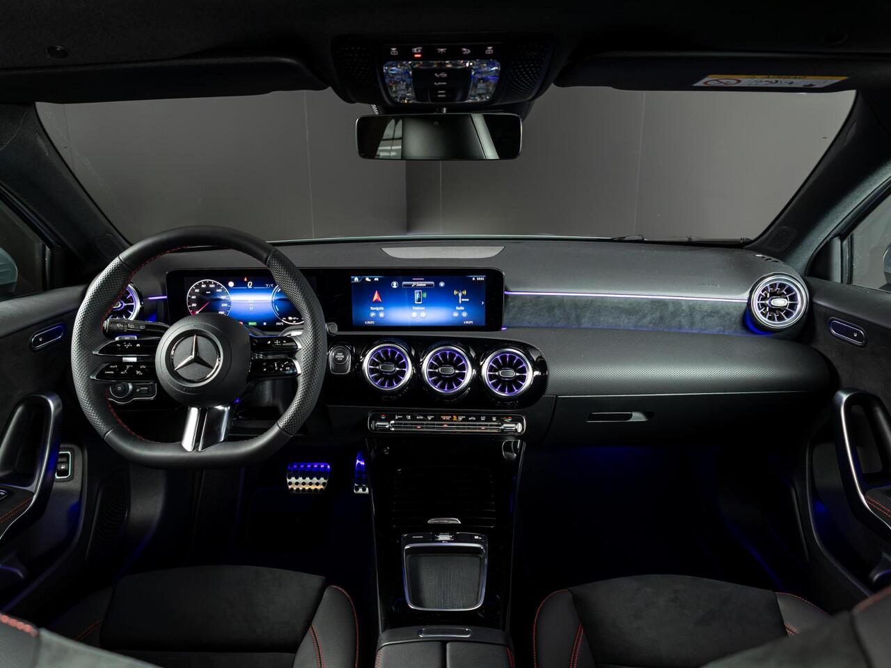 Mercedes-Benz A-KLASSE Hatchback 250 e Business Solution AMG Panorama dak