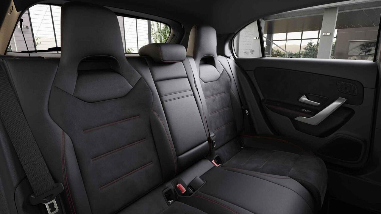 Mercedes-Benz A-KLASSE 180 Business Solution AMG | Panoramaschuifdak | Premium Plus | 18"AMG-velgen | Head-up display | Dodehoekassistent |