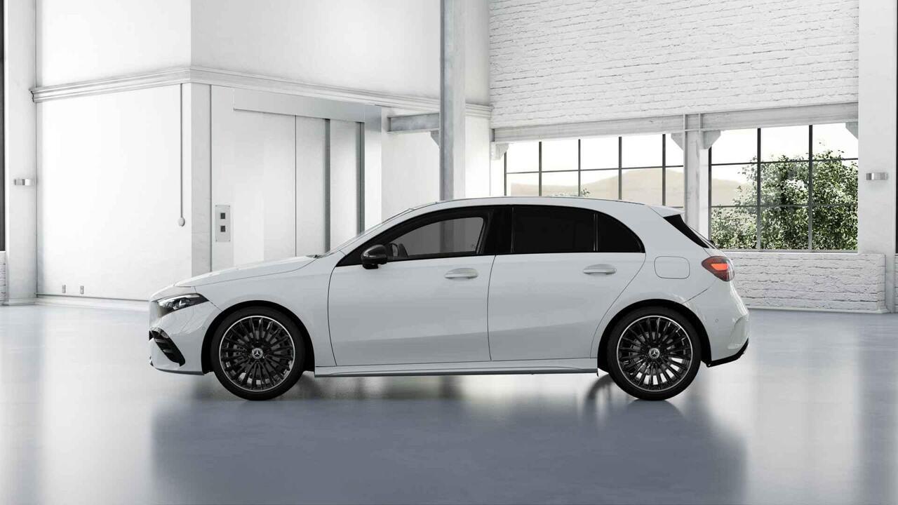 Mercedes-Benz A-KLASSE 180 Business Solution AMG | Panoramaschuifdak | Premium Plus pakket | Stoelverwarming | Achteruitrijcamera | MULTIBEAM LED |