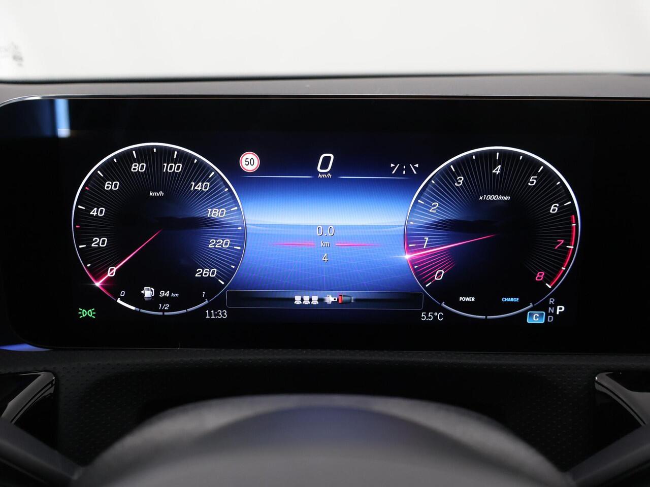 Mercedes-Benz A-KLASSE 180 Limousine Star Edition AMG Line | Panoramadak| Nightpakket | Apple Car Play |18-Inch | Stoelverwarming | Keyless Go | Multibeam LED |