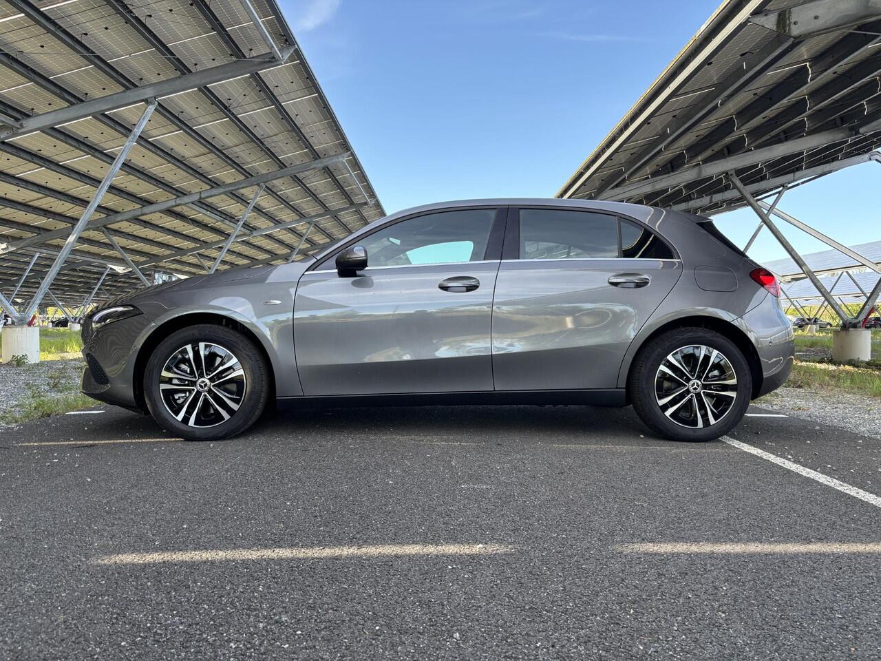 Mercedes-Benz A-KLASSE 250e Business Solution | Led Koplampen | Dodehoekassistent | Achteruitrijcamera | Apple carplay | Stoelverwarming |