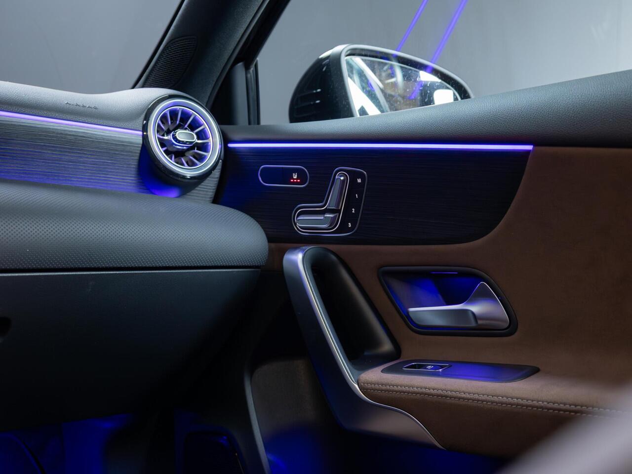 Mercedes-Benz A-KLASSE Hatchback 250 e Business Solution AMG Panorama dak