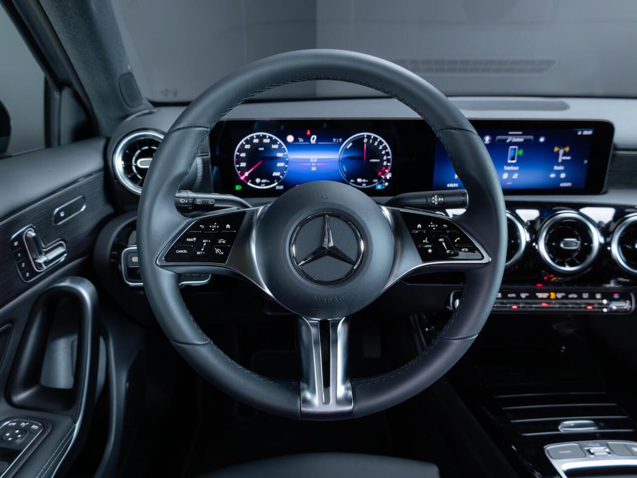 Mercedes-Benz A-KLASSE Hatchback 250 e Business Solution Luxury Panorama dak