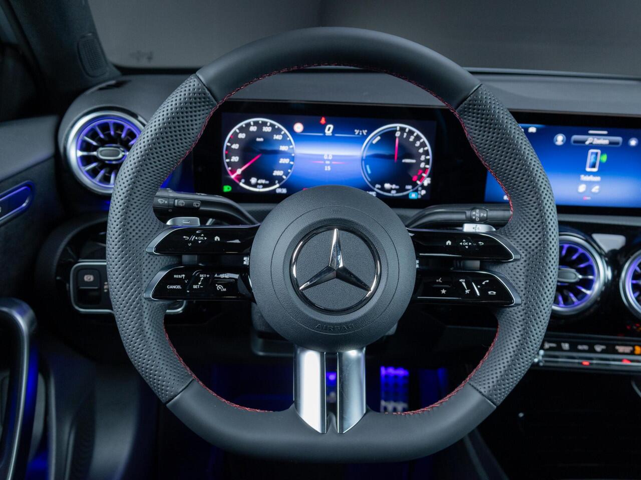 Mercedes-Benz A-KLASSE Hatchback 250 e Business Solution AMG Panorama dak