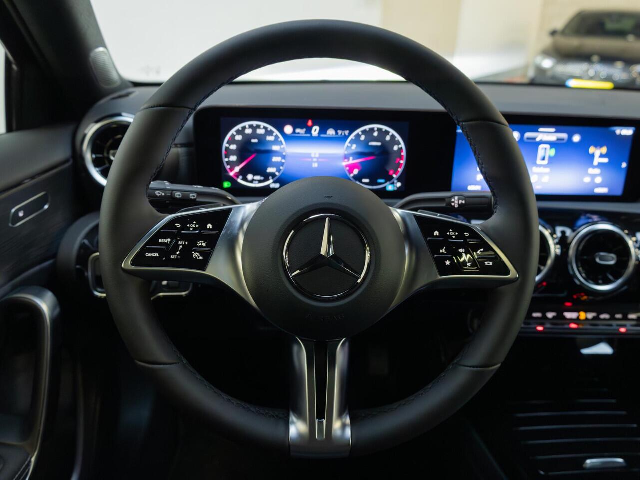 Mercedes-Benz A-KLASSE Hatchback 180 Business Solution Luxury Panorama dak