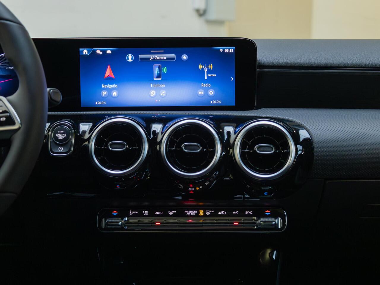 Mercedes-Benz A-KLASSE Hatchback 180 Business Solution Luxury Panorama dak