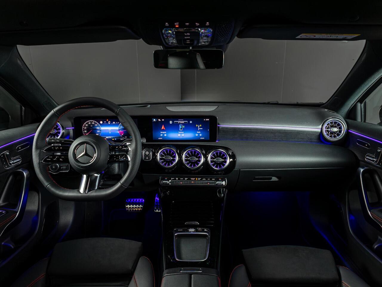 Mercedes-Benz A-KLASSE Hatchback 180 Business Solution AMG Premium PLUS | Panorama dak