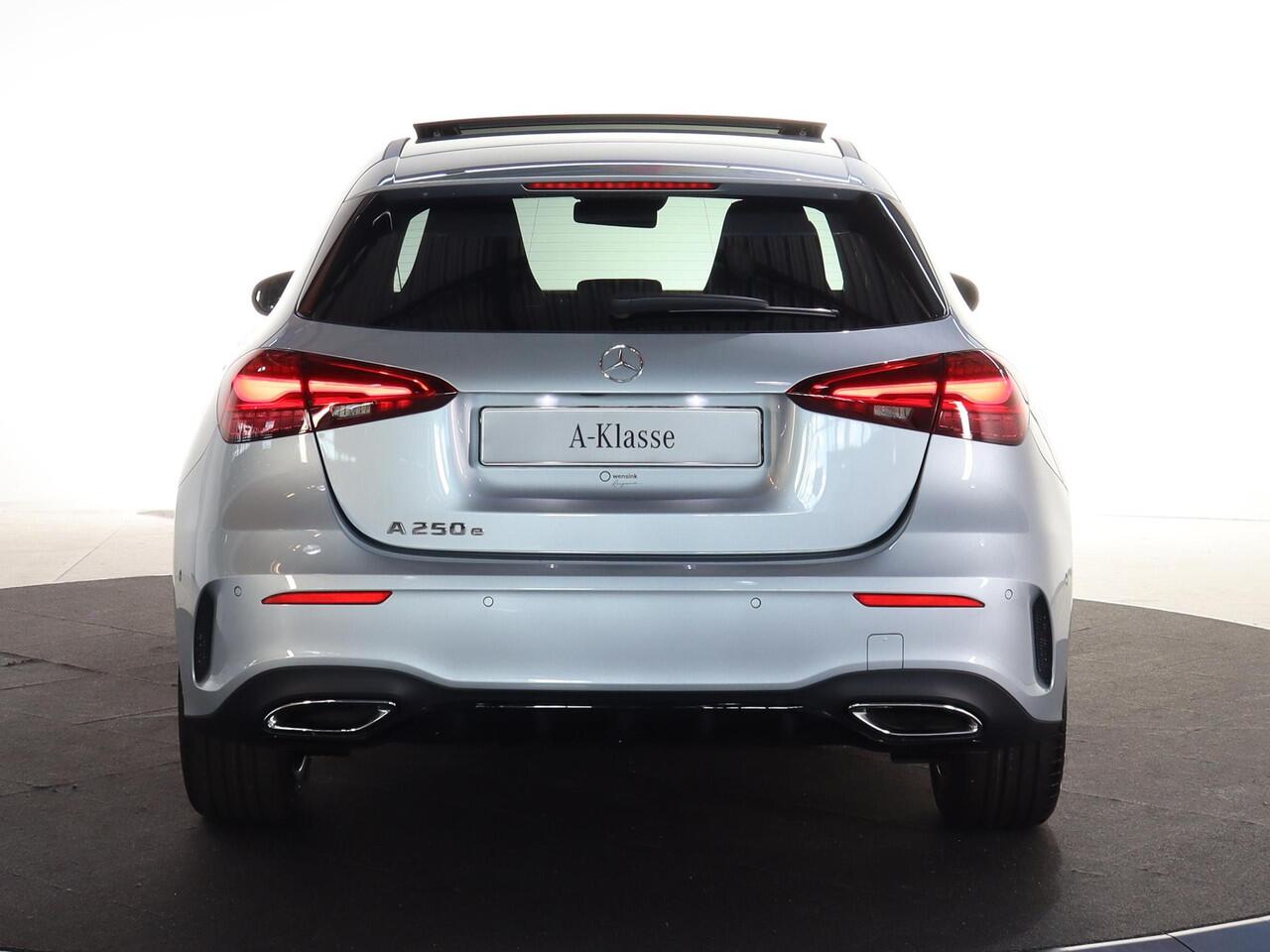 Mercedes-Benz A-KLASSE 250e Star Edition AMG Line | Multibeam | Panoramaschuifdak | Night | Stoelverwarming | Achteruitrijcamera | Apple Carplay/Android Auto |