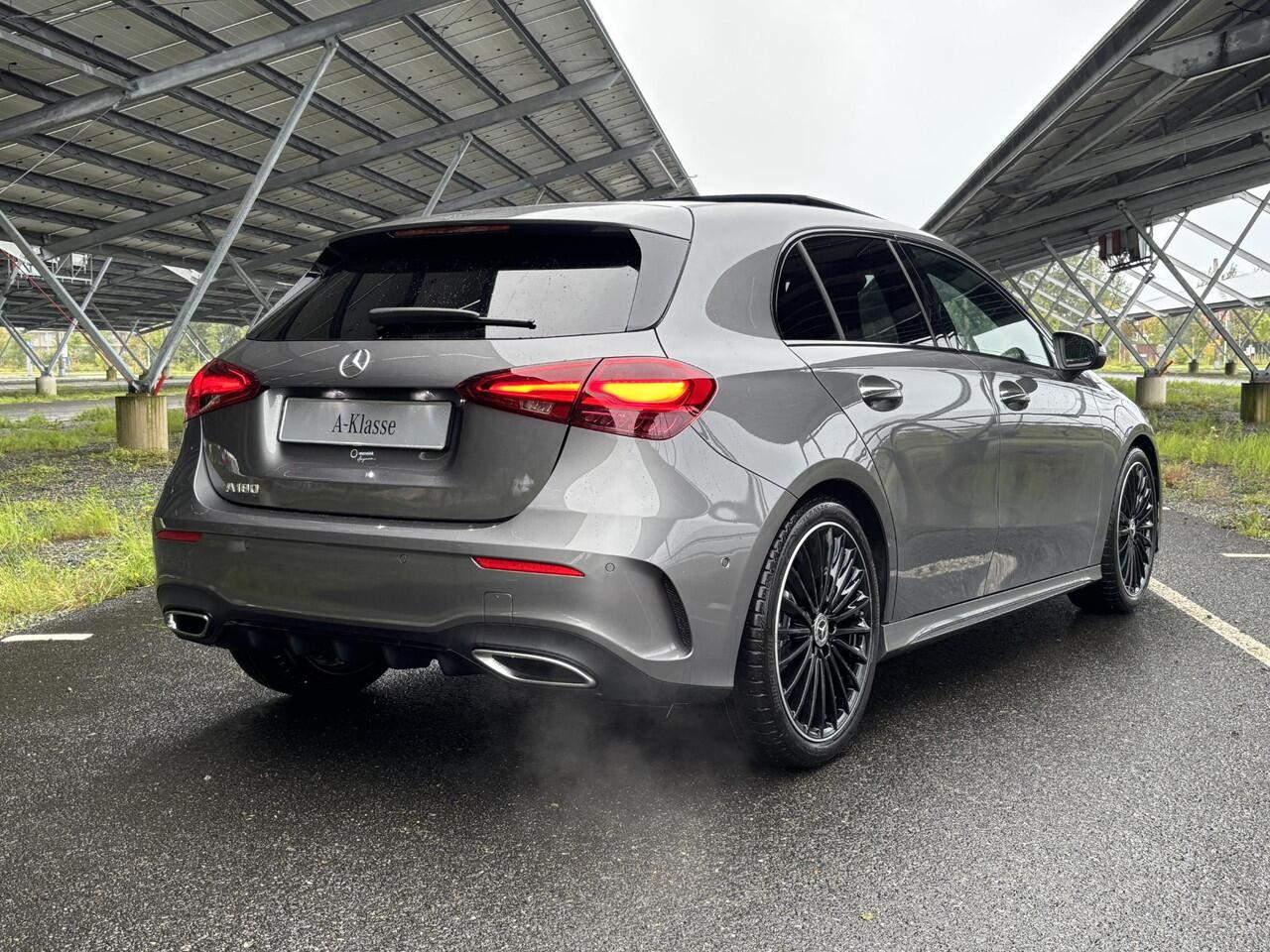 Mercedes-Benz A-KLASSE 180 Business Solution AMG | Night | Panoramaschuifdak | Achteruitrijcamera | Sfeerverlichting| MULTIBEAM LED | 19 inch AMG-velgen |