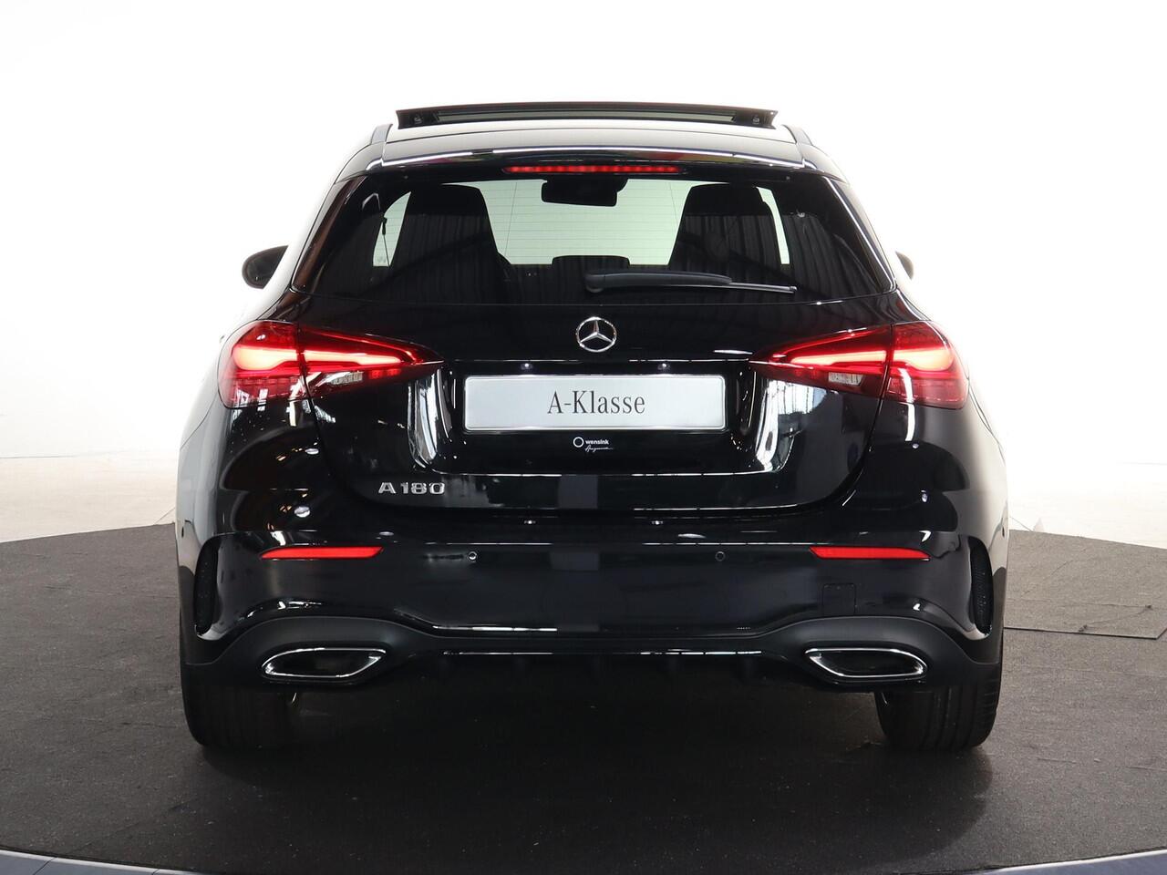 Mercedes-Benz A-KLASSE 180 Star Edition AMG Line | Panoramaschuifdak | Night | Multibeam LED | DISTRONIC | Dodehoekassistent