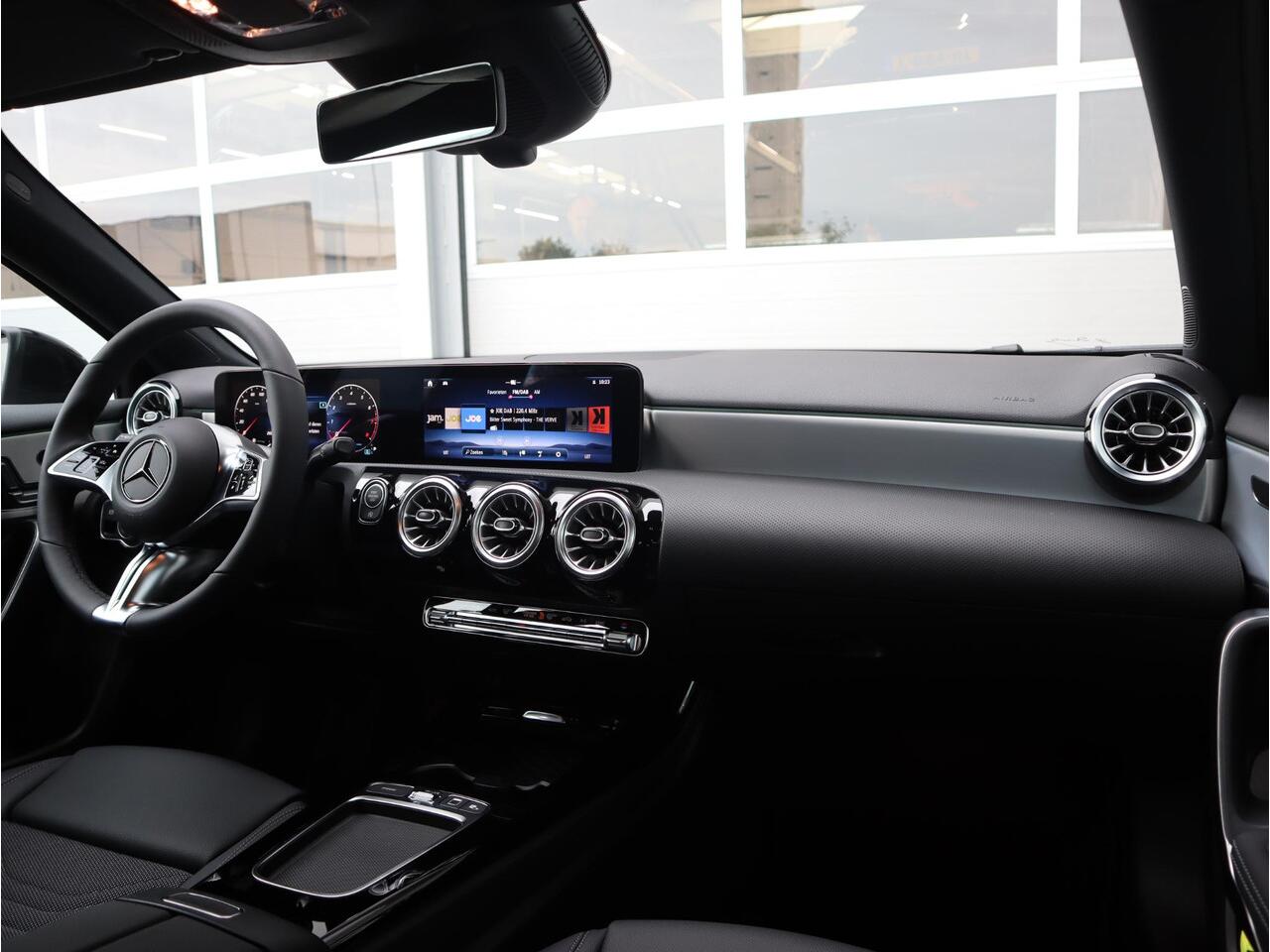 Mercedes-Benz A-KLASSE 180 Star Edition Luxury Line