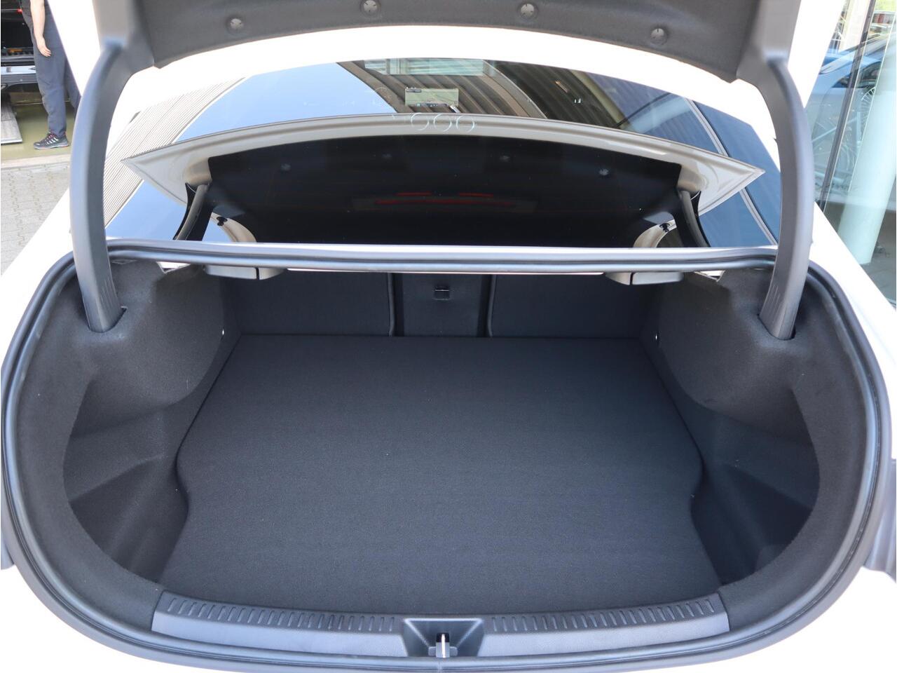 Mercedes-Benz A-KLASSE 250 e AMG Line