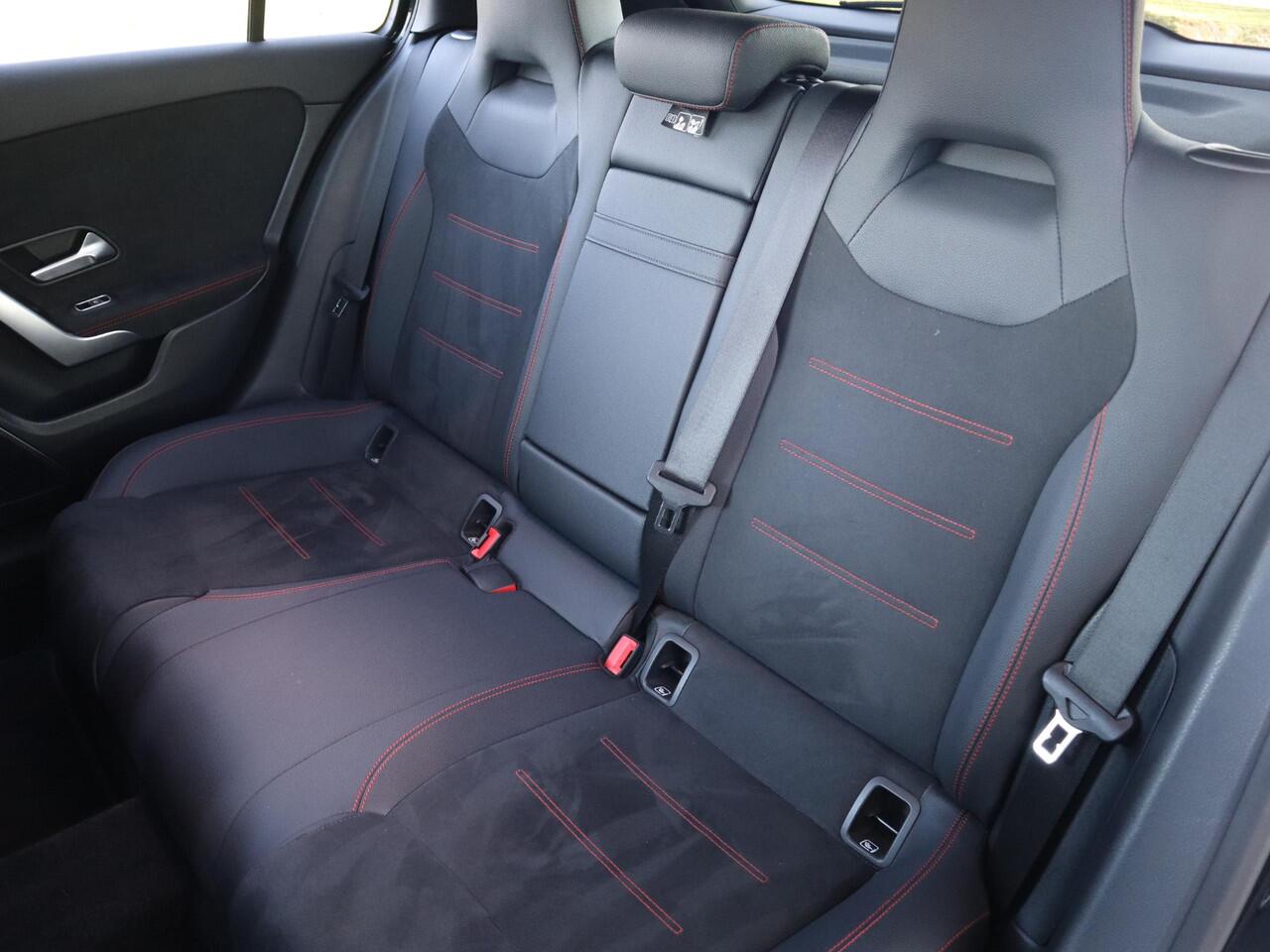 Mercedes-Benz A-KLASSE 250 e Star Edition AMG Line | Panoramadak | Multispaak | LED | Burmester | Camera | LED | Automaat