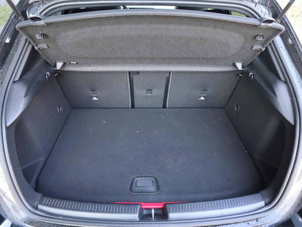 Mercedes-Benz A-KLASSE 250 e Star Edition AMG Line | Panoramadak | Multispaak | LED | Burmester | Camera | LED | Automaat