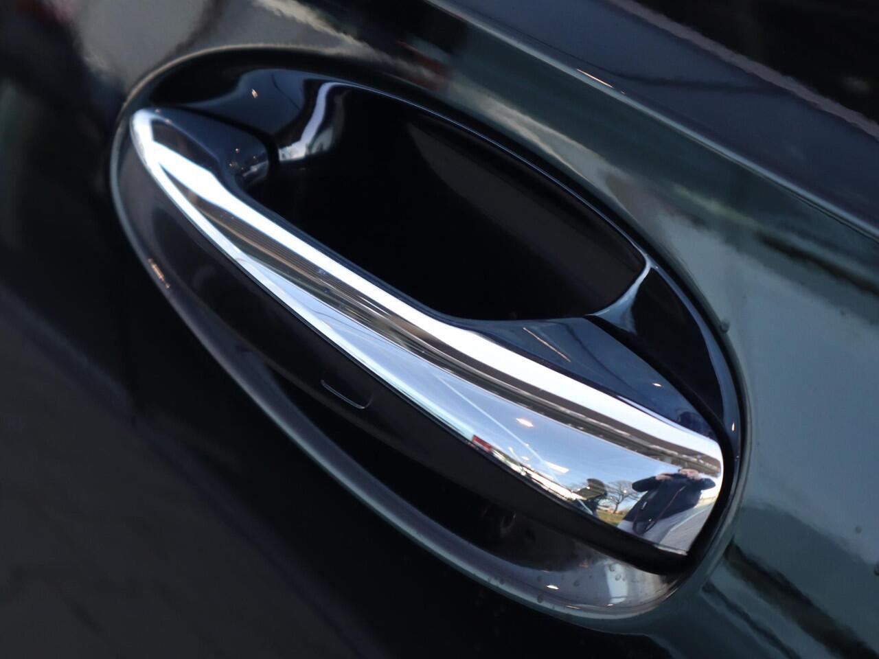 Mercedes-Benz A-KLASSE 250 e Star Edition AMG Line | Panoramadak | Multispaak | LED | Burmester | Camera | LED | Automaat