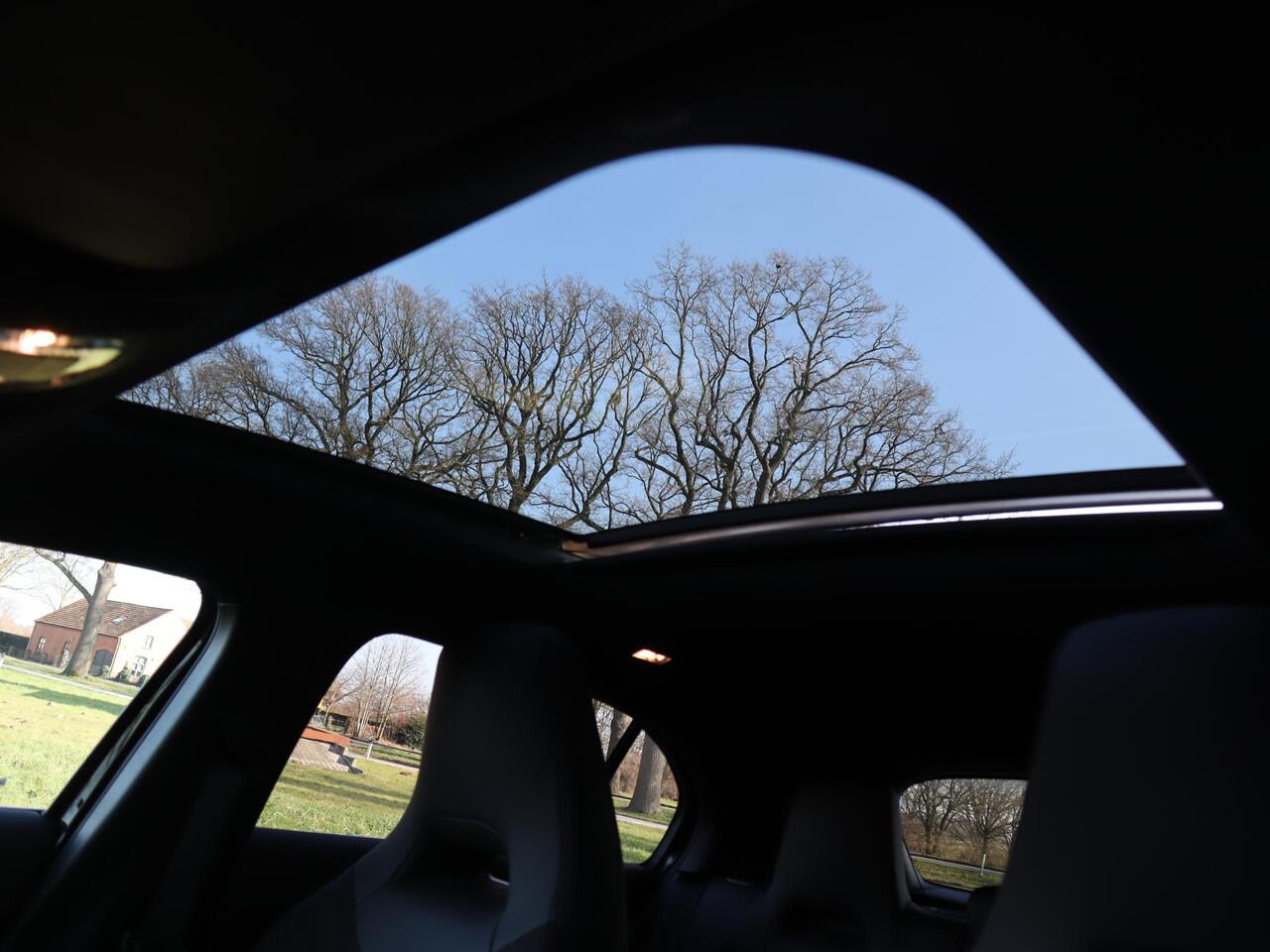 Mercedes-Benz A-KLASSE 250 e Star Edition AMG Line | Panoramadak | Multispaak | LED | Burmester | Camera | LED | Automaat