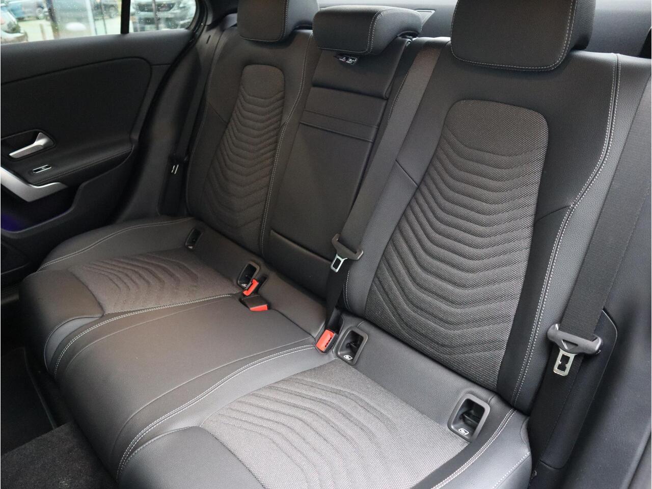 Mercedes-Benz A-KLASSE 180 Star Edition Luxury Line