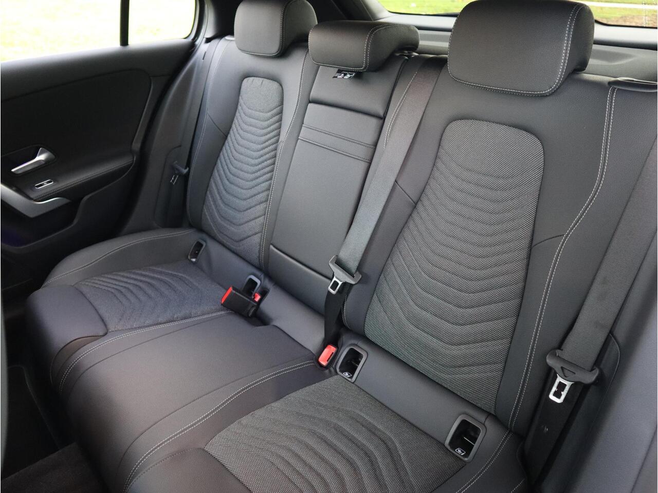 Mercedes-Benz A-KLASSE 180 Star Edition Luxury Line