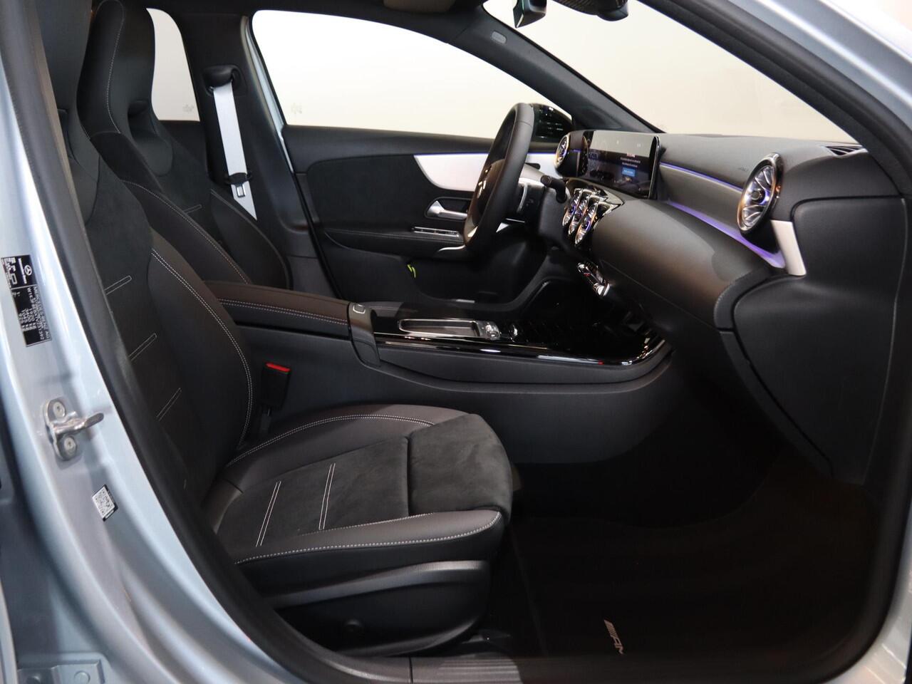 Mercedes-Benz A-KLASSE 180 Business Solution AMG | AMG Line Plus | Nightpakket | Panoramadak | HUD | Stoelverwarming | 360° camera | Cruise Control Adaptief |